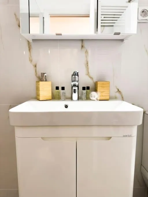 Image 3 of Petite Retreat in Kolonaki, Athens /Netflix