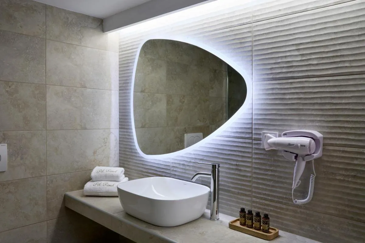 Image 2 of Pil Poul Athens Rooms