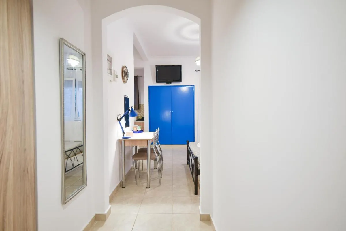 Image 4 of Renovated Blue Studio