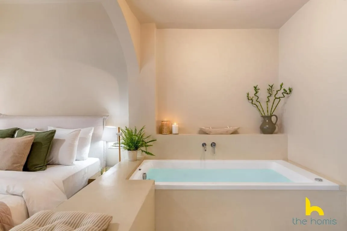 Image of Romantic Luxury Hideaway Near Acropolis with Jacuzzi
