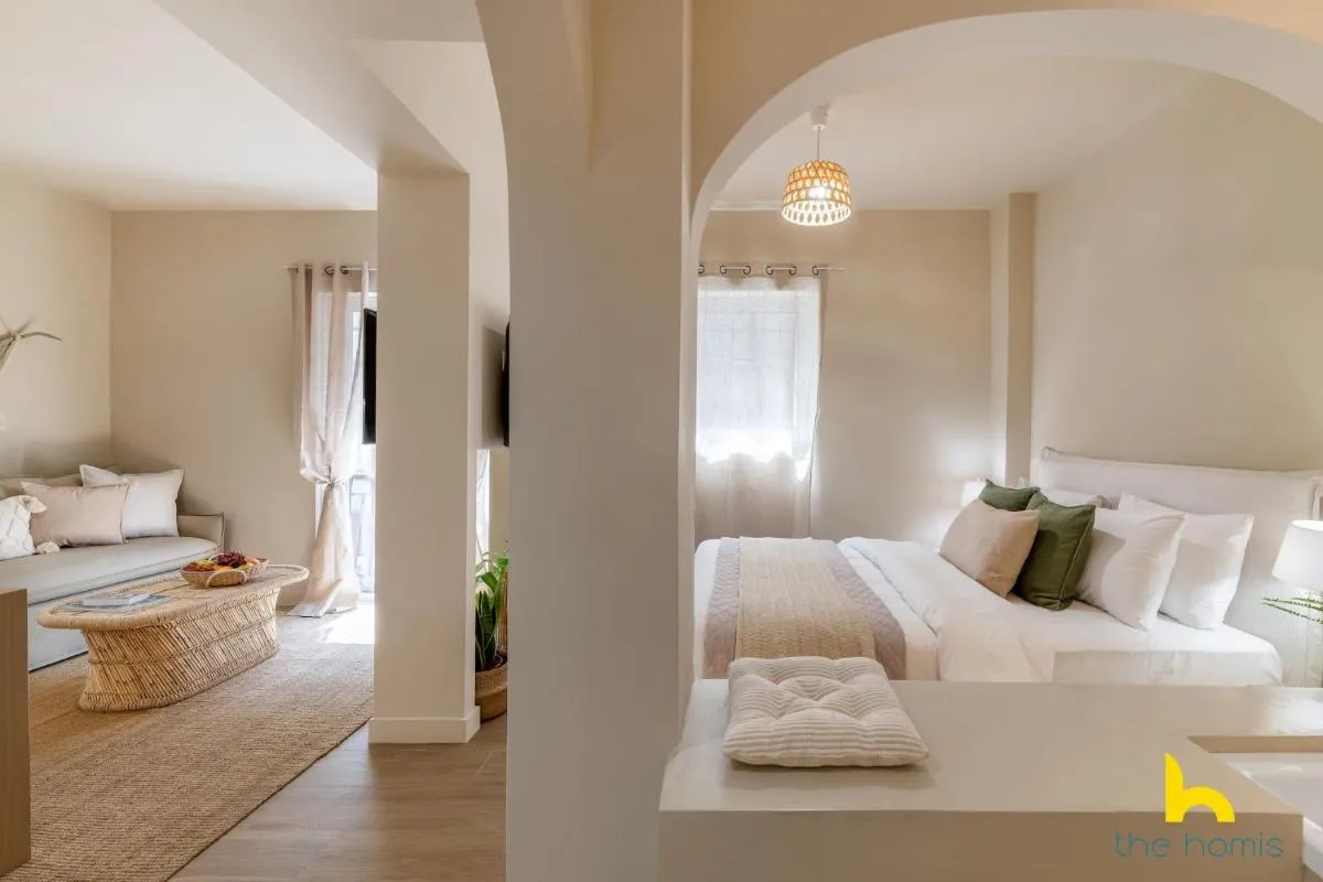 Image 1 of Romantic Luxury Hideaway Near Acropolis with Jacuzzi