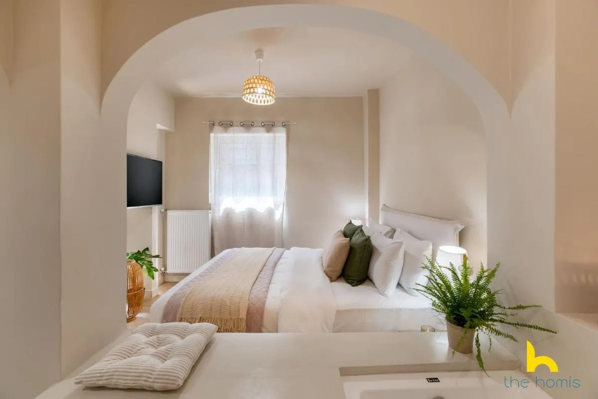 Image 5 of Romantic Luxury Hideaway Near Acropolis with Jacuzzi