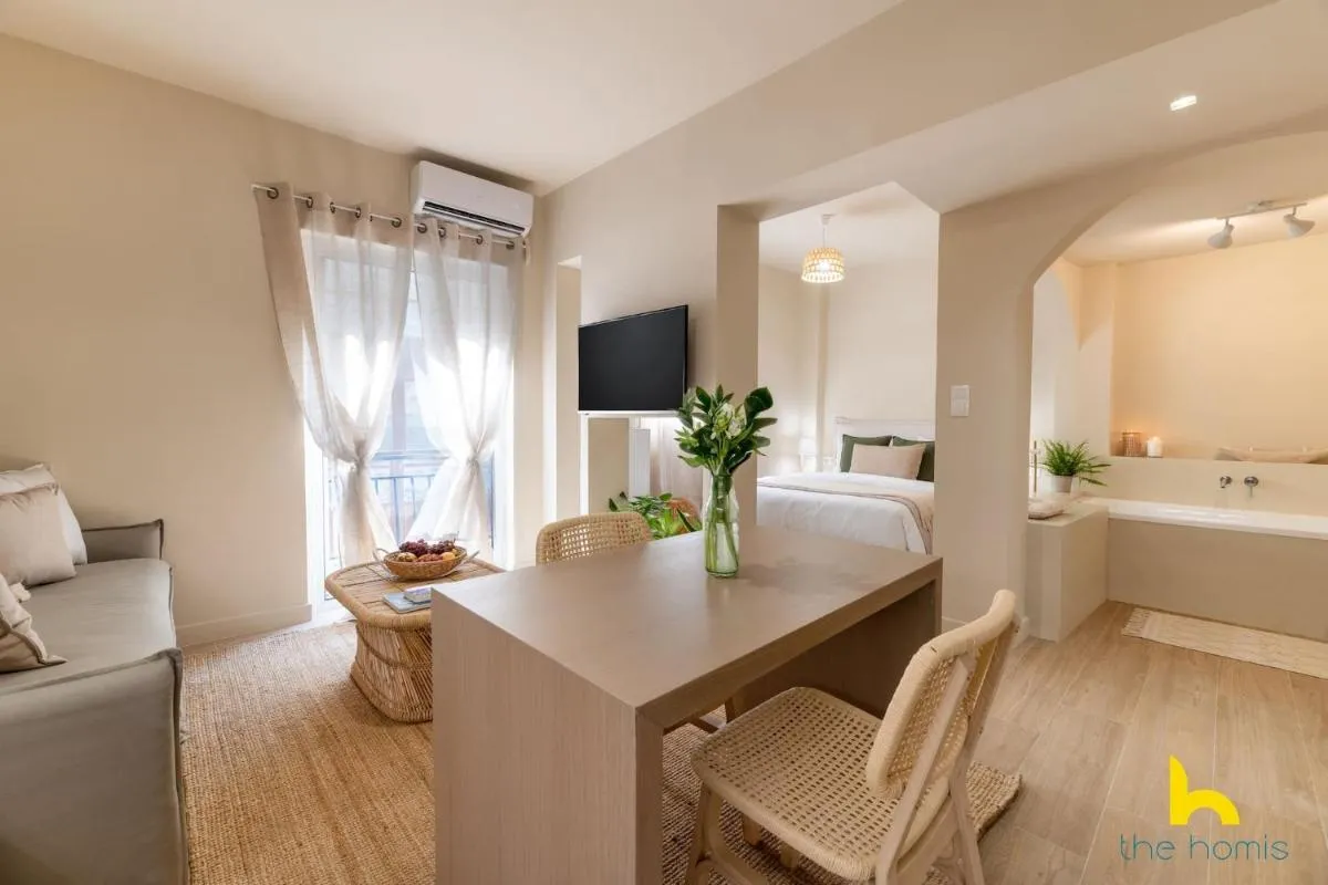 Image 4 of Romantic Luxury Hideaway Near Acropolis with Jacuzzi