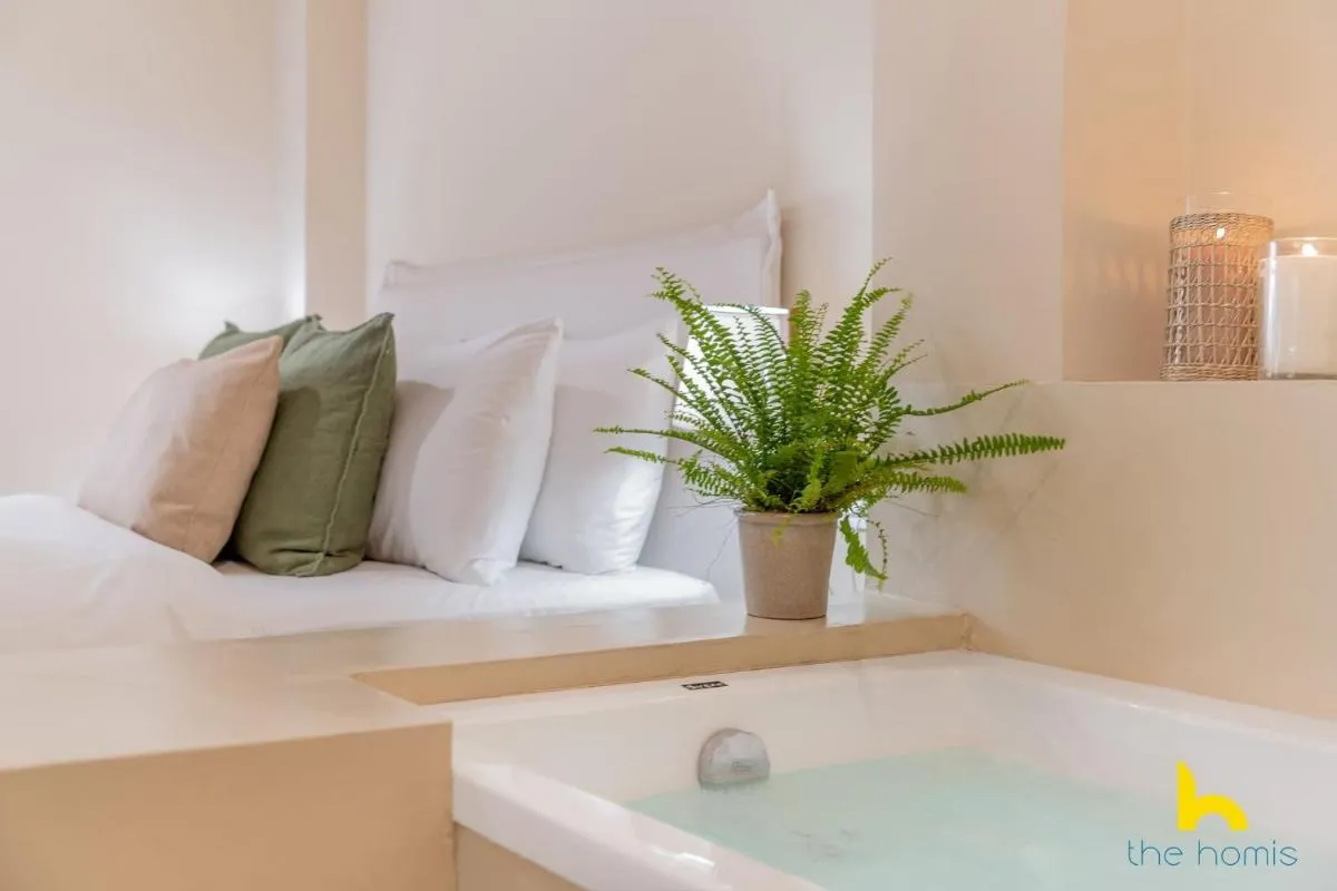 Image 6 of Romantic Luxury Hideaway Near Acropolis with Jacuzzi