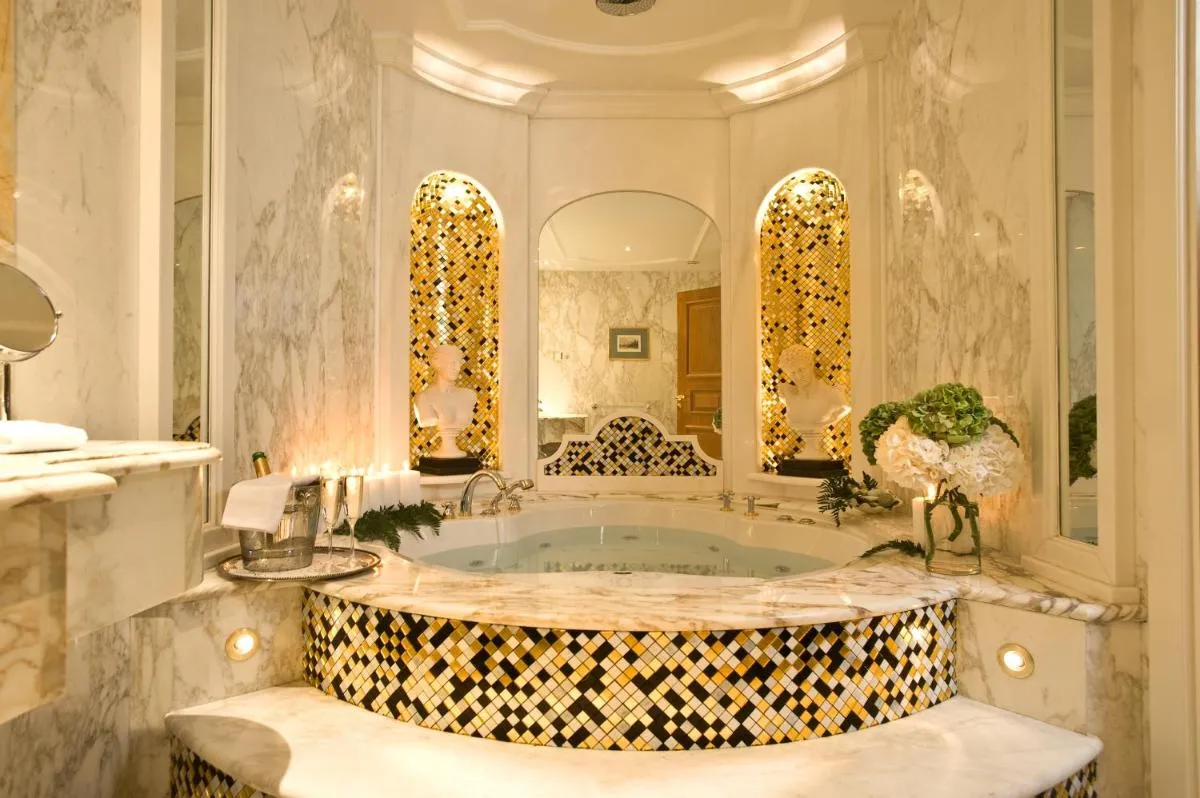 Image 2 of Royal Olympic Hotel