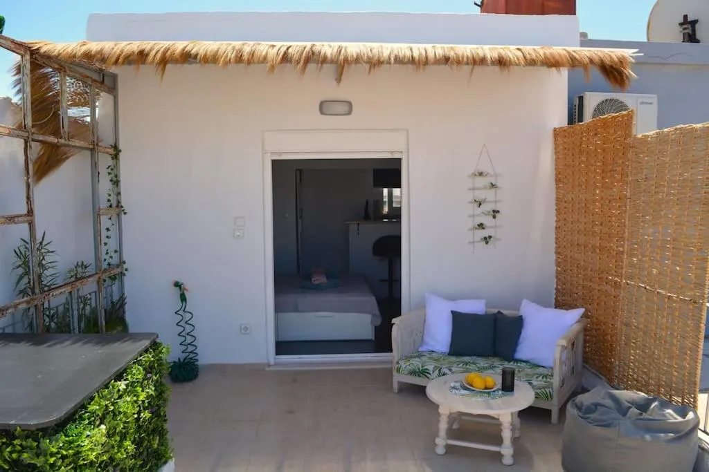 Image 1 of Small Oasis-Über den Dächern von Athen