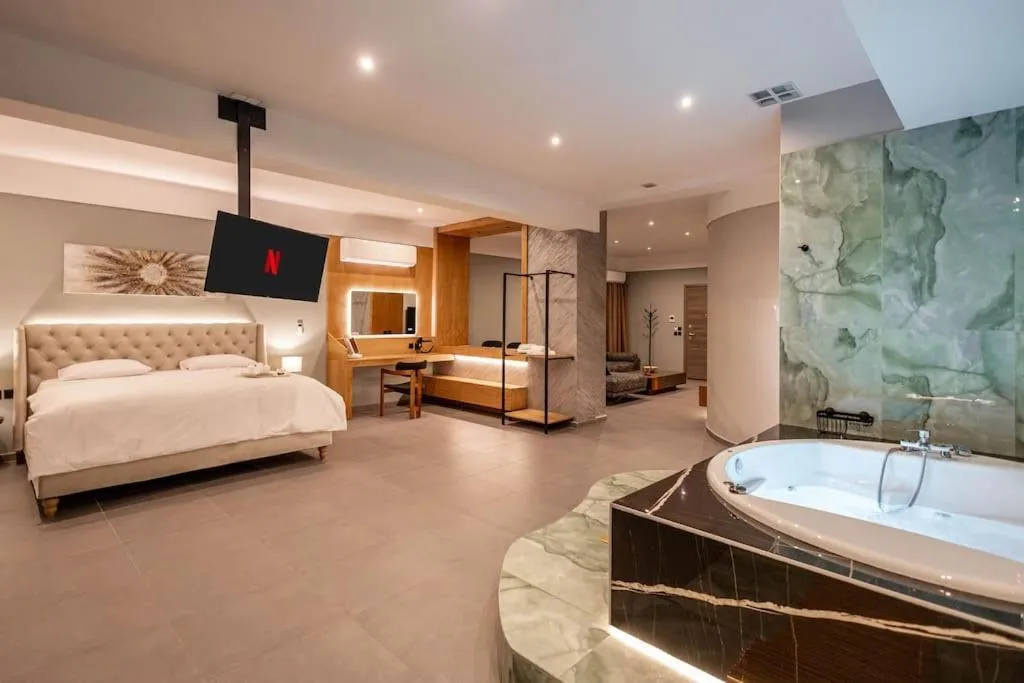Image 1 of Smaragdi Luxury Jacuzzi Apartment Noho Premium Living