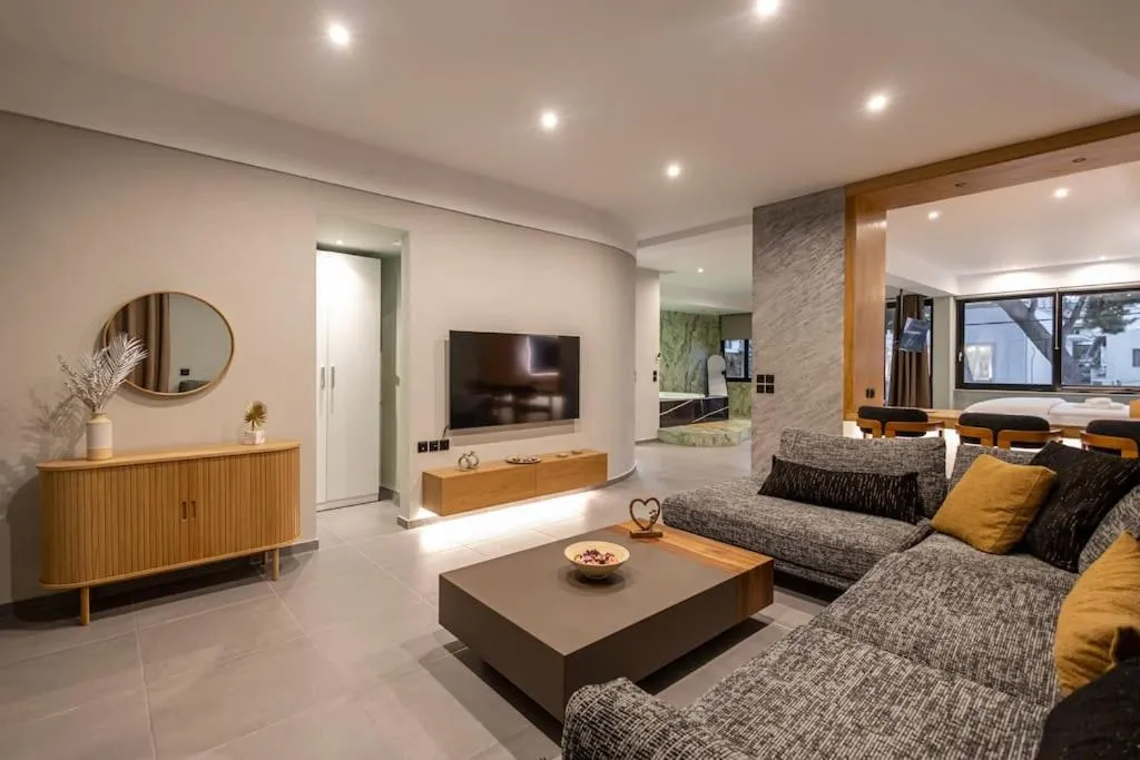 Image 3 of Smaragdi Luxury Jacuzzi Apartment Noho Premium Living