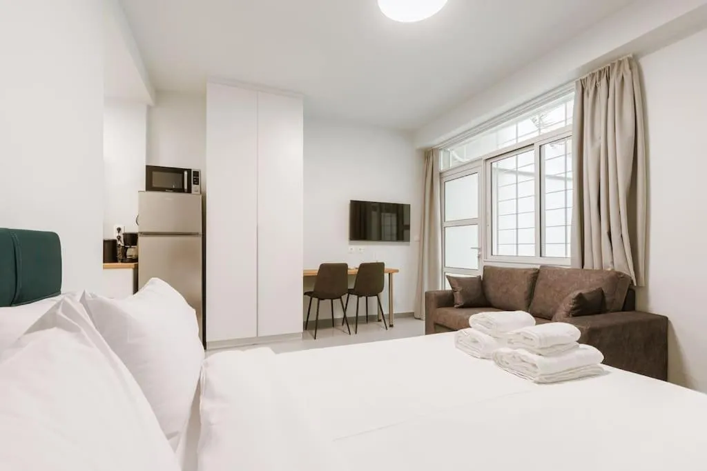 Image of Snug studio apartment with pvt garden access I