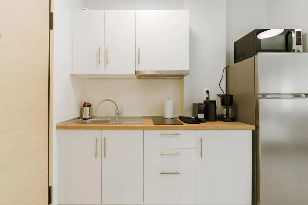 Image 4 of Snug studio apartment with pvt garden access I
