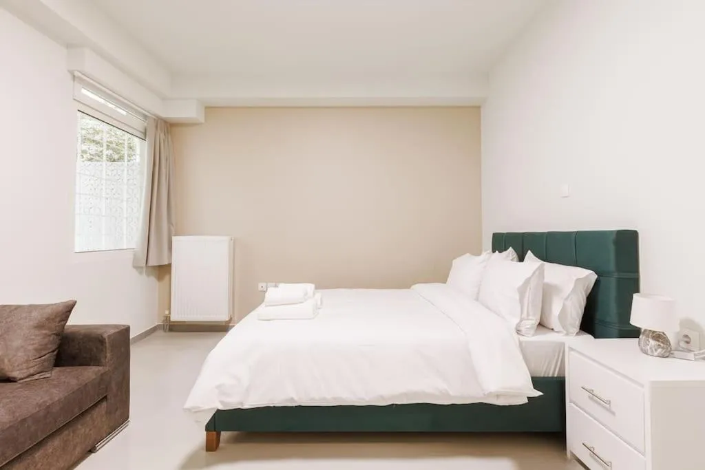 Image 5 of Snug studio apartment with pvt garden access I