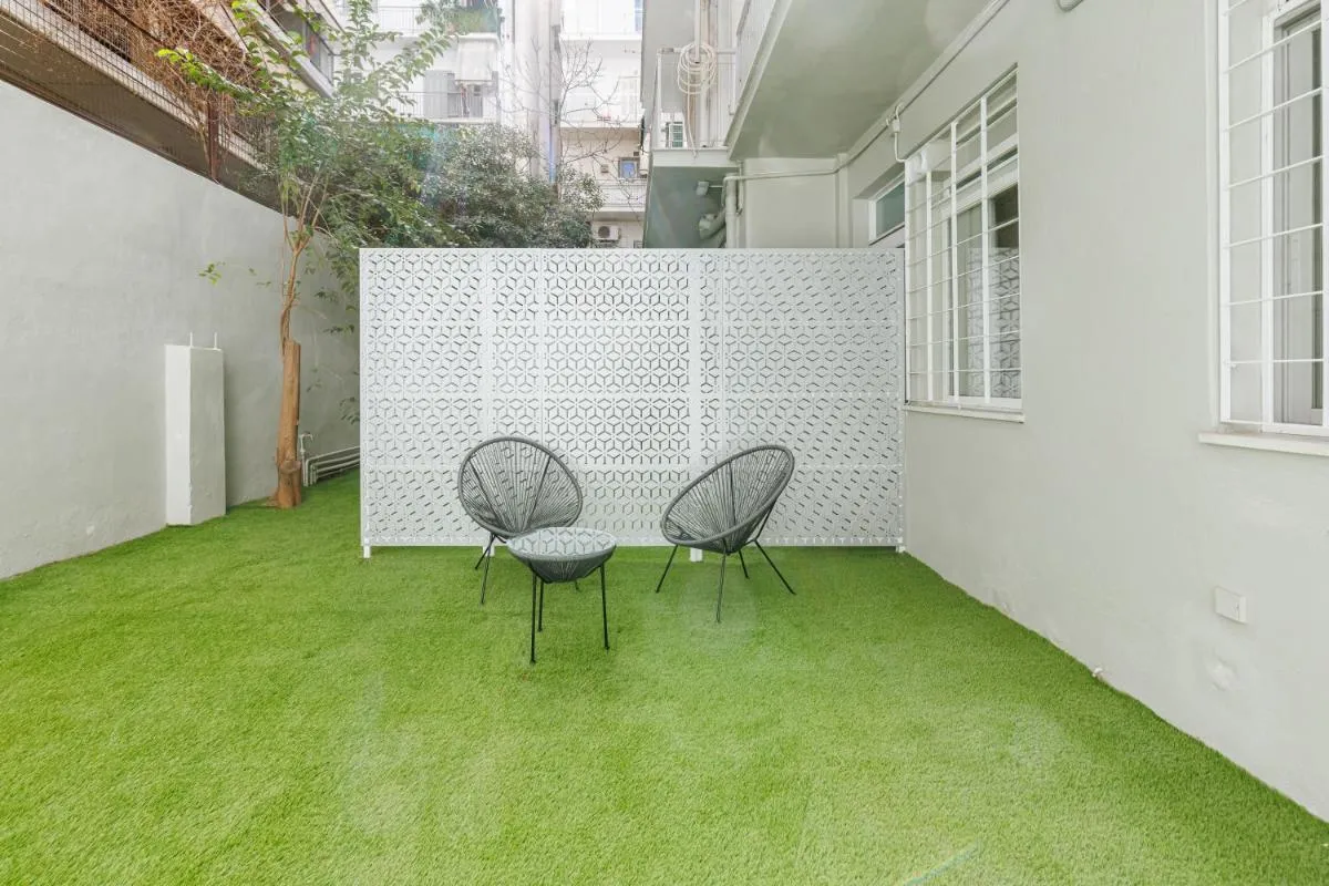 Image 2 of Snug studio apartment with pvt garden access I