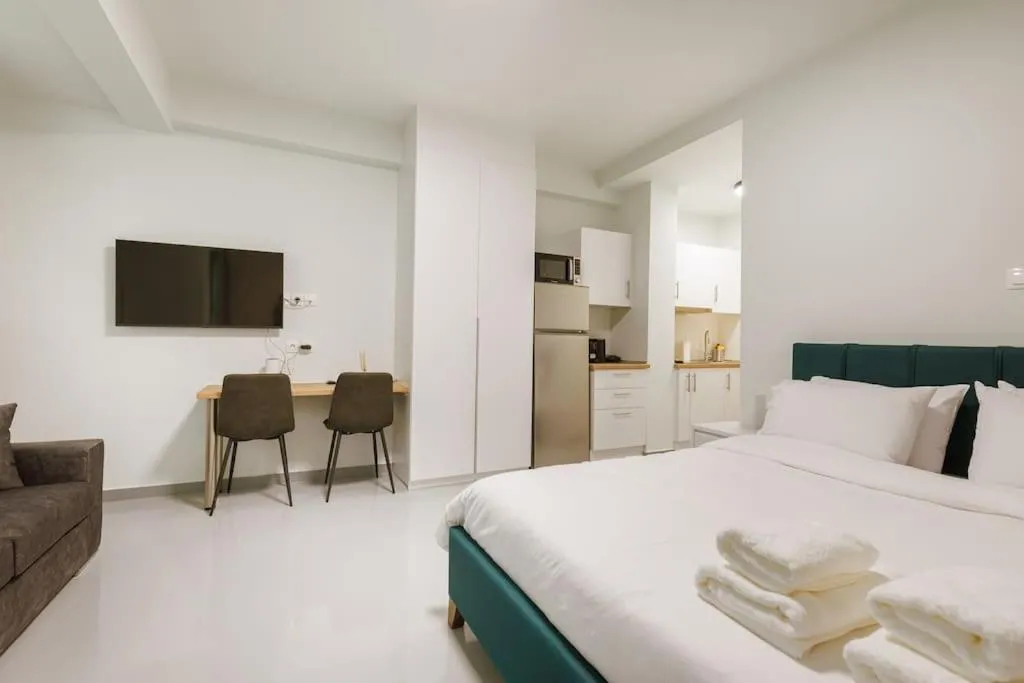 Image of Snug studio apartment with pvt garden access III