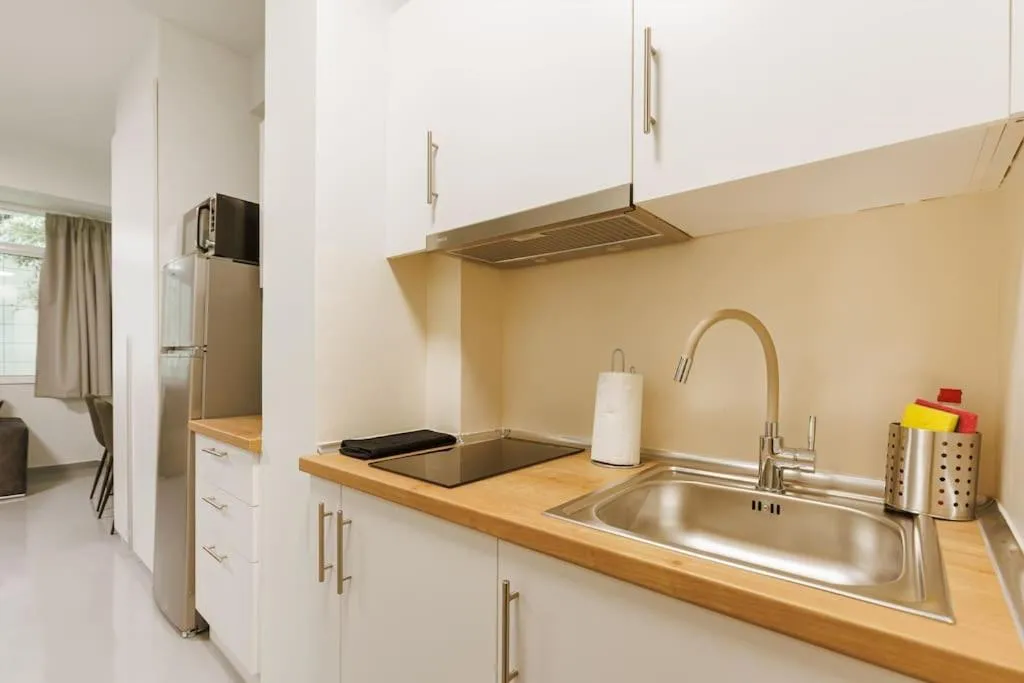 Image 2 of Snug studio apartment with pvt garden access III
