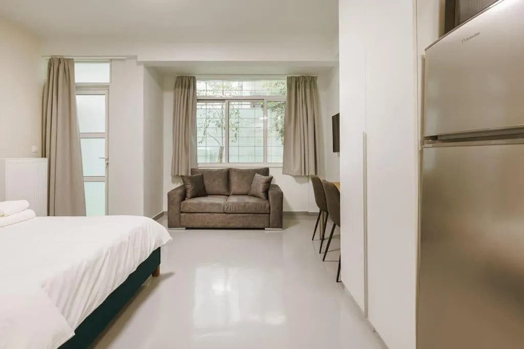 Image 1 of Snug studio apartment with pvt garden access III