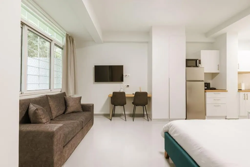 Image 3 of Snug studio apartment with pvt garden access III