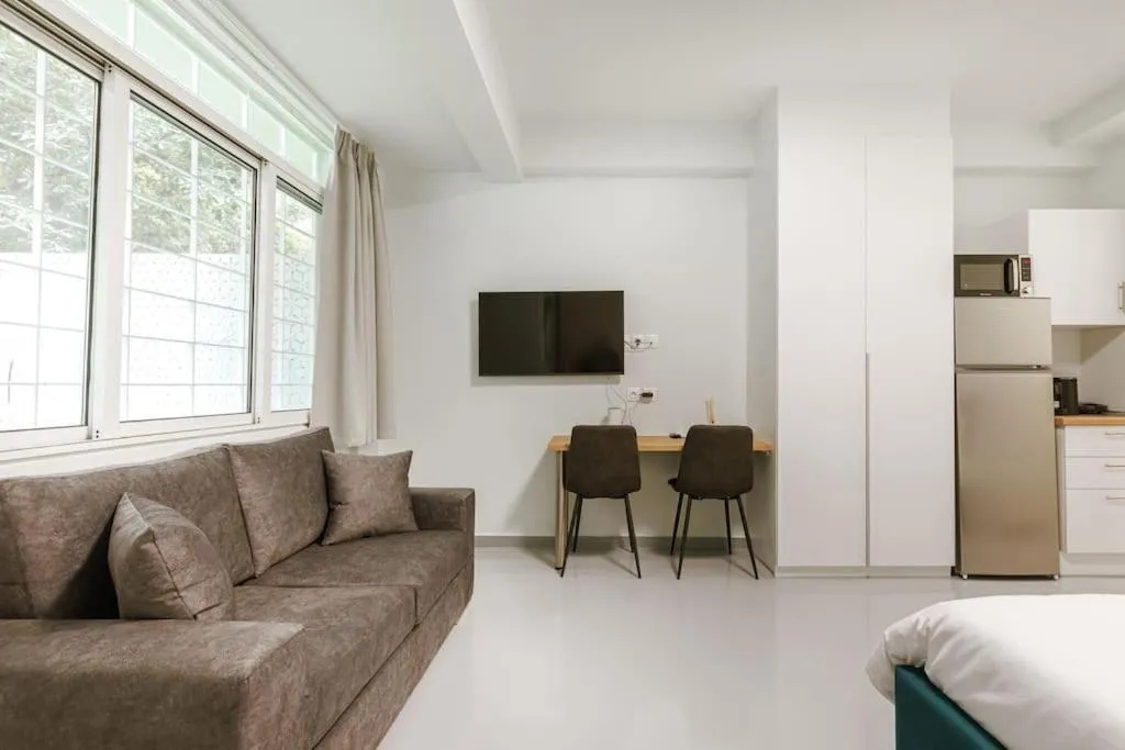 Image 4 of Snug studio apartment with pvt garden access III