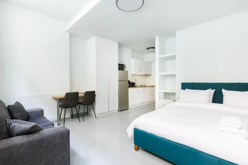 Image of Snug studio apartment with shared garden II