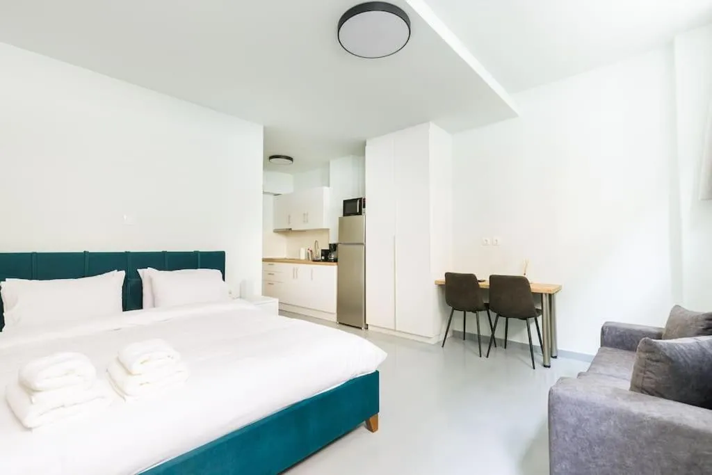 Image of Snug studio apartment with shared garden IV