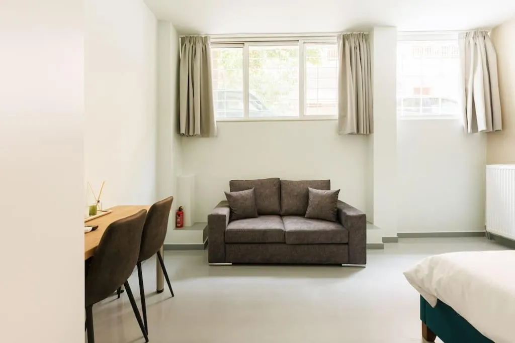 Image 3 of Snug studio apartment with shared garden IV