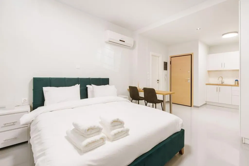 Image of Snug studio apartment with shared garden V