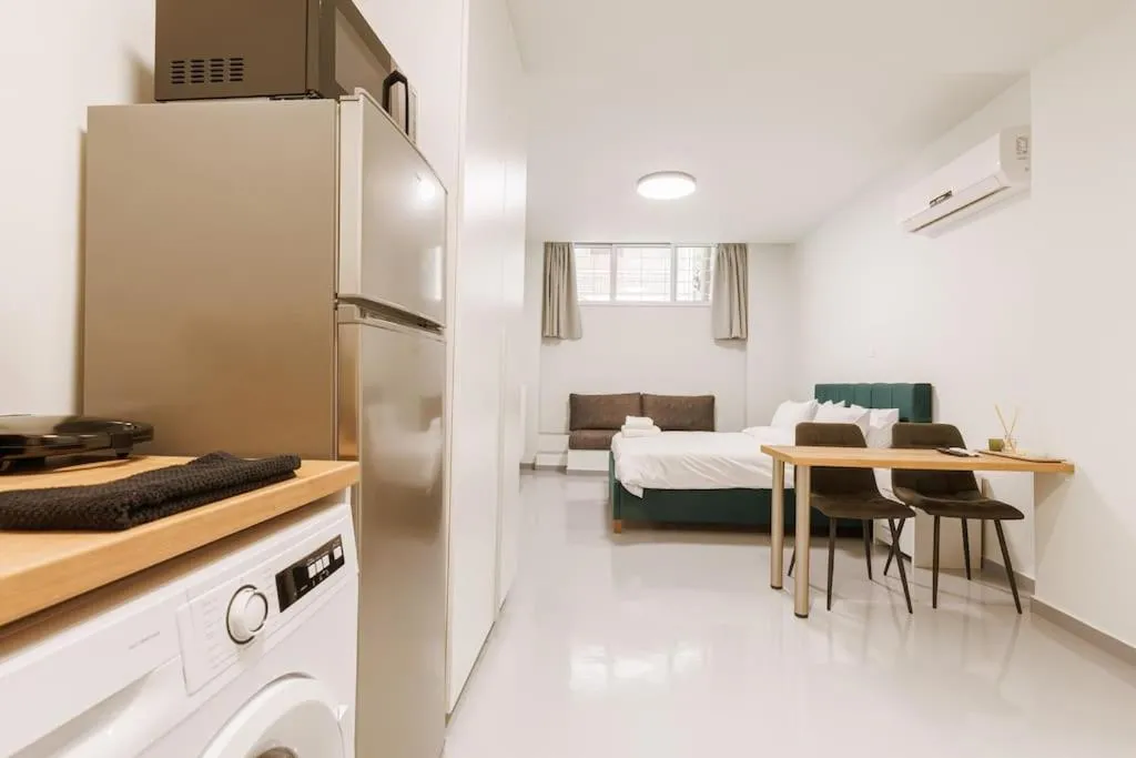Image 2 of Snug studio apartment with shared garden V