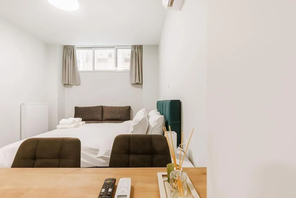 Image 1 of Snug studio apartment with shared garden V