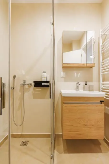 Image 3 of Snug studio apartment with shared garden V