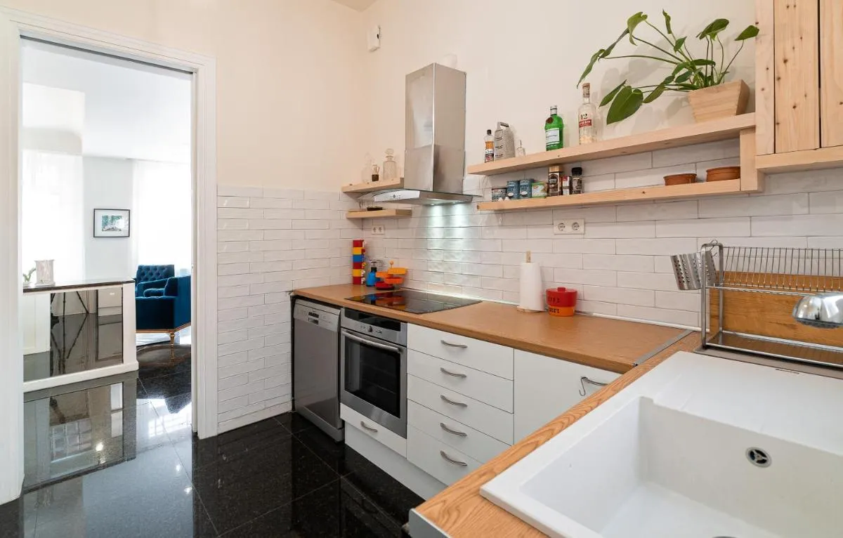 Image 2 of Spacious & Artistic Retro 2BD Apt with SAUNA