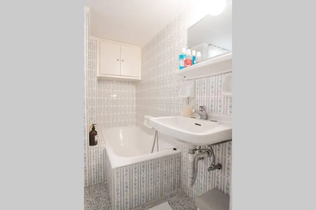 Image 2 of Spacious and Luxurious Apartment in Athens Center