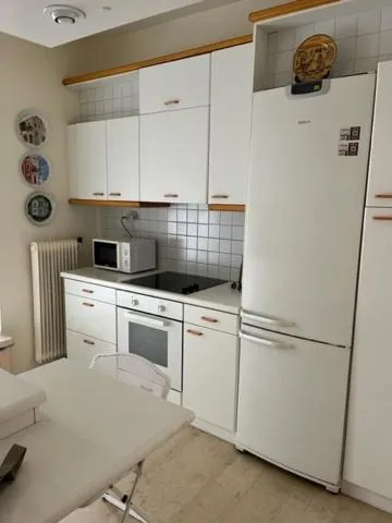 Image 2 of Spacious and sunny appartment in Cholargos