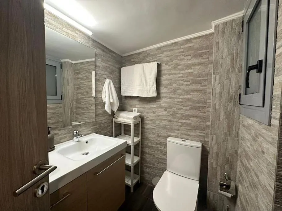 Image 2 of Spacious stulish 2 bd flat