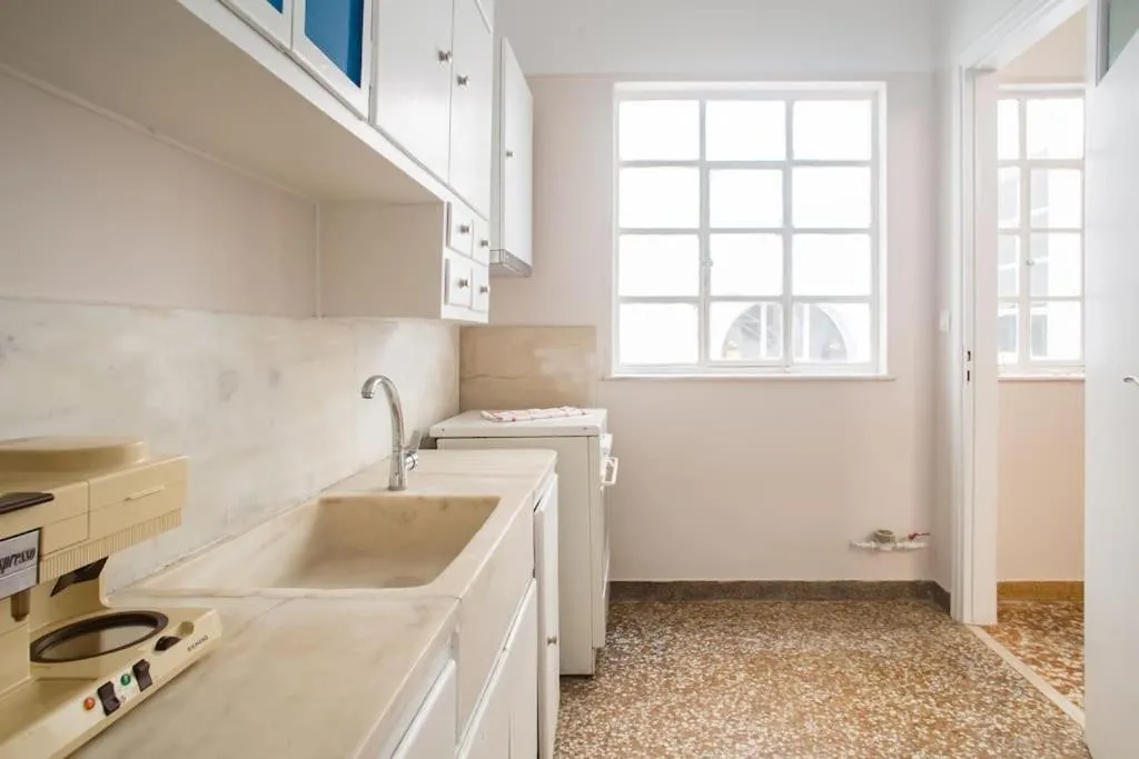 Image 6 of Splendid Full 5BDR/3bath/2kitchens Mansion in ATH