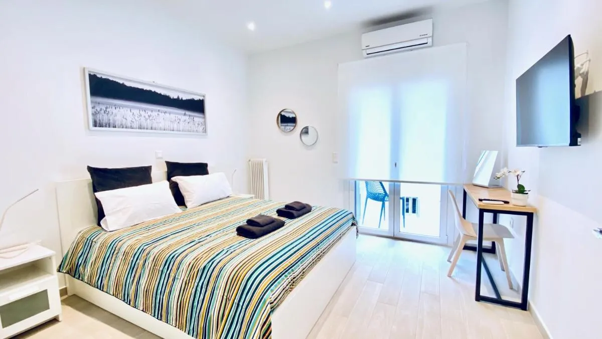 Image 4 of Stunning Cozy Apartment in Athens