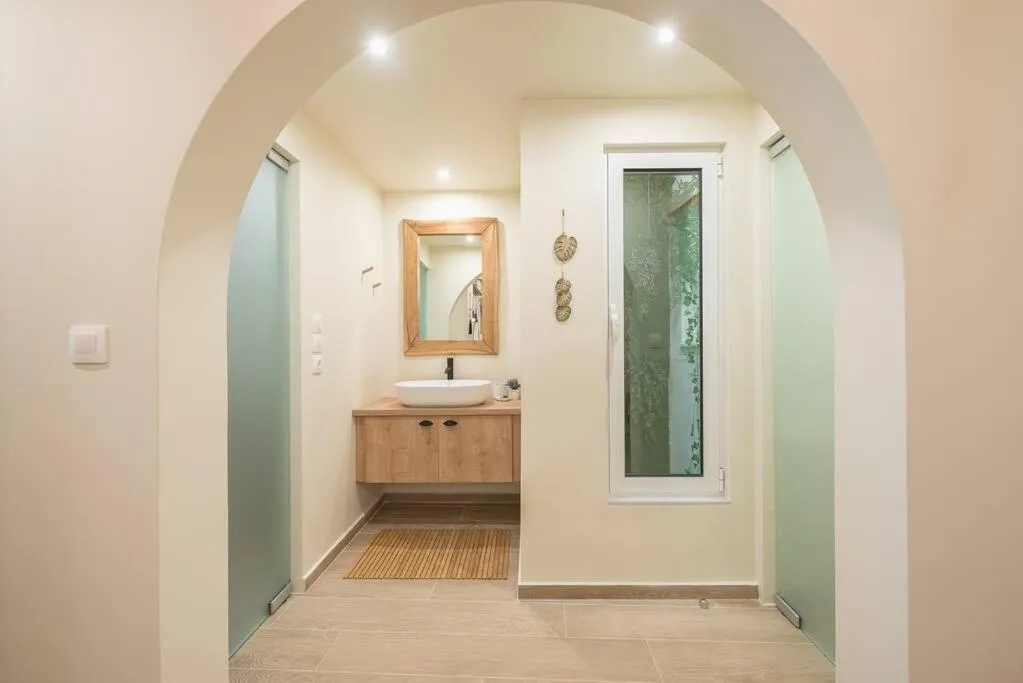 Image 2 of Stylish Suite in the Heart of Athens