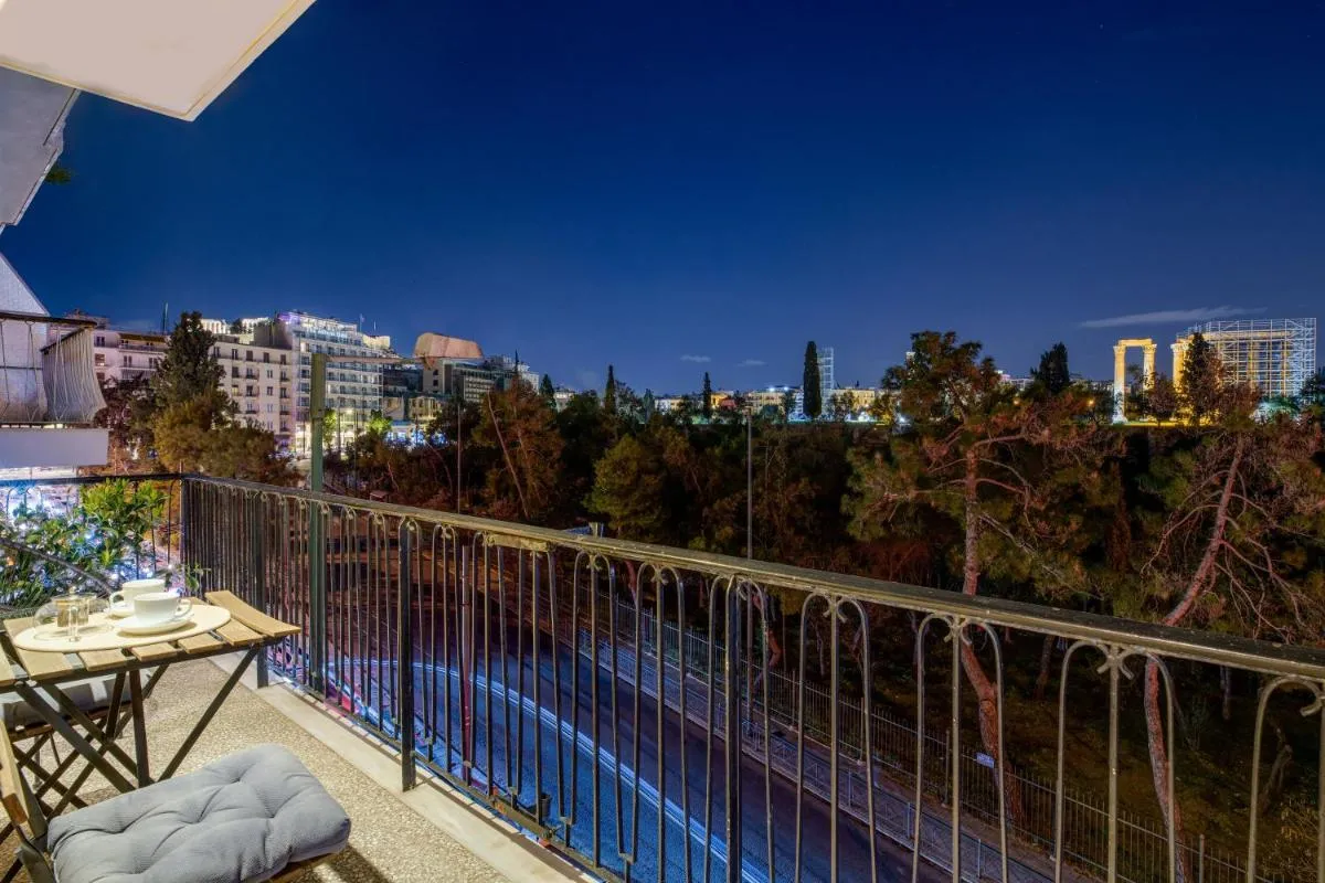 Image 3 of Stylish flat overlooking the temple of Zeus