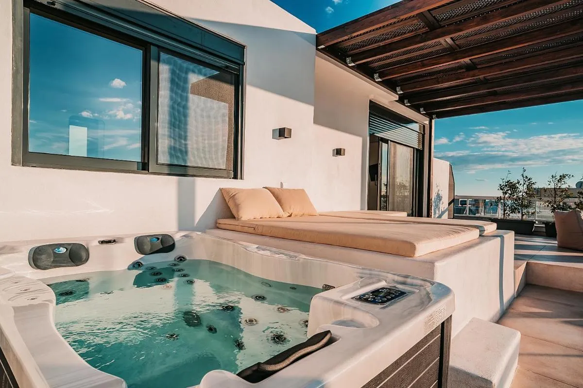 Image 3 of Suites with magical view & jacuzzi