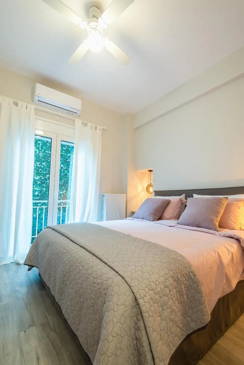 Image 4 of “SunBow Earth”- Boutique new Apt in Dowtown Athens