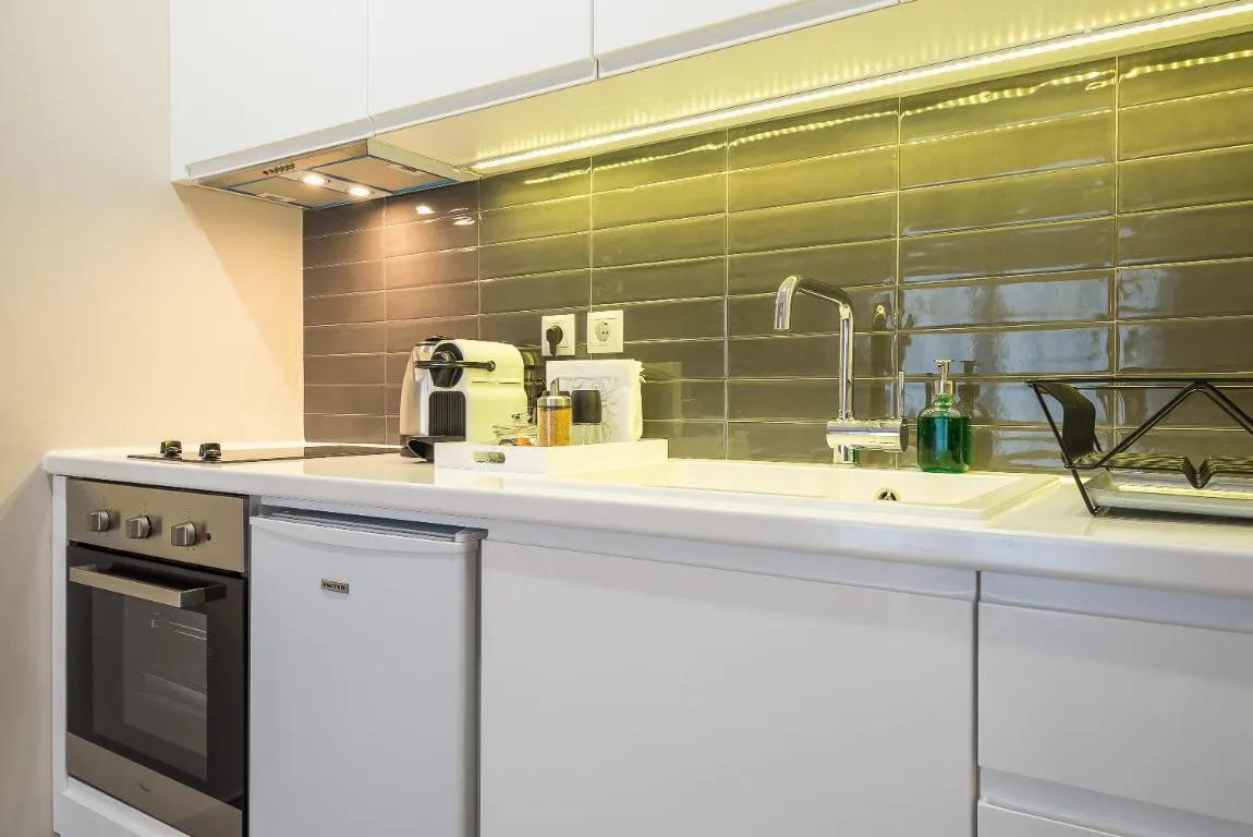 Image of “SunBow Earth”- Boutique new Apt in Dowtown Athens
