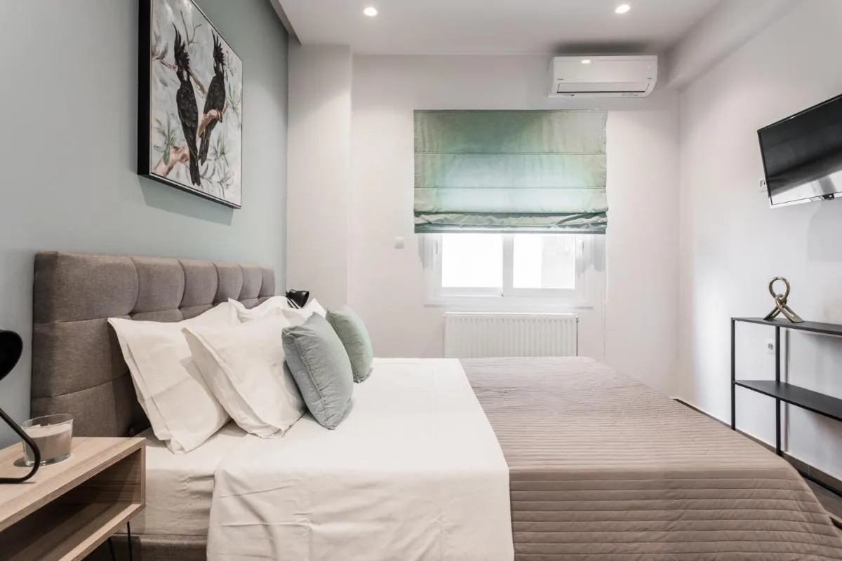 Image 6 of “Sunbow Jungle” – New Boutique Apt Downtown Athens