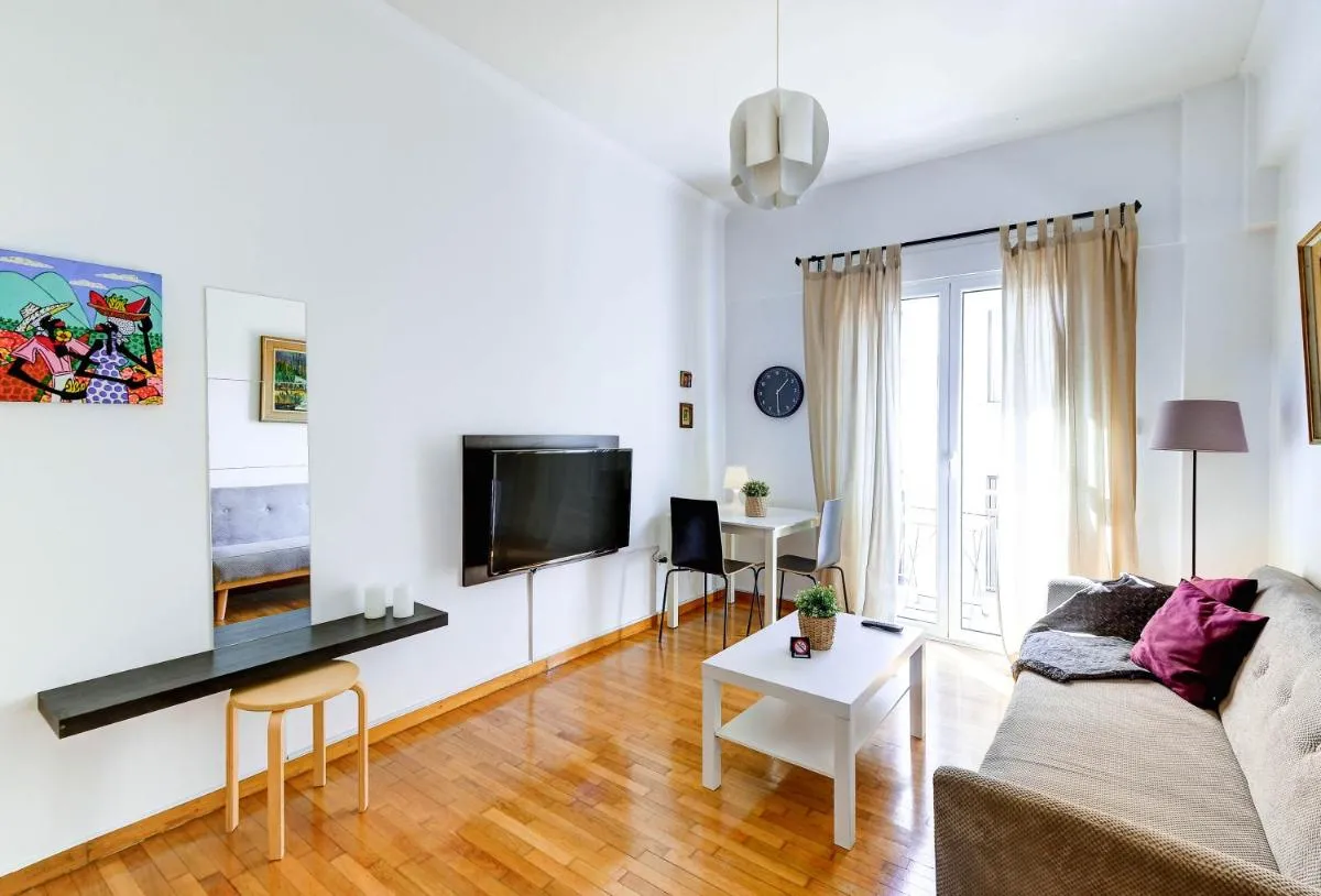 Image 4 of Sunny all day apartment near Athens city center