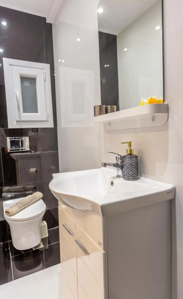 Image 6 of Sweet Pagrati Suite!