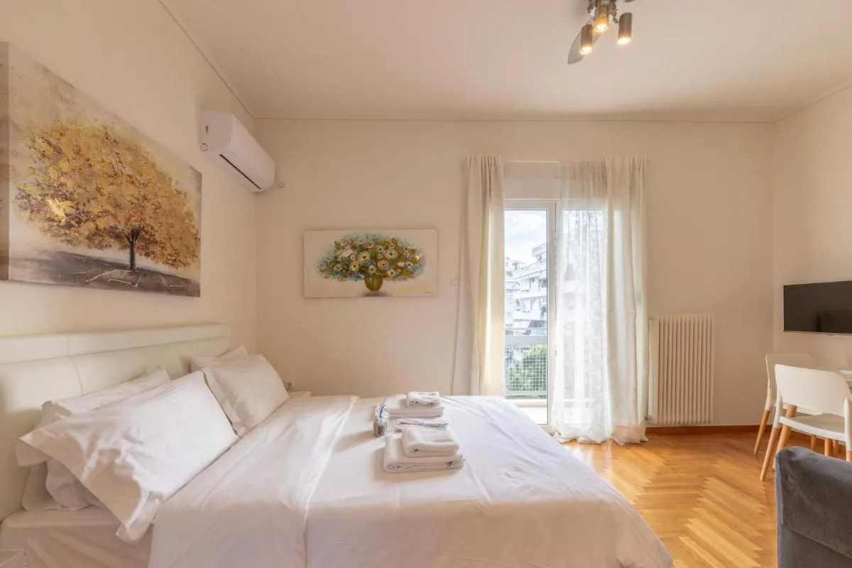 Image 1 of Top sightseeing 3rd floor studio on a paved road!