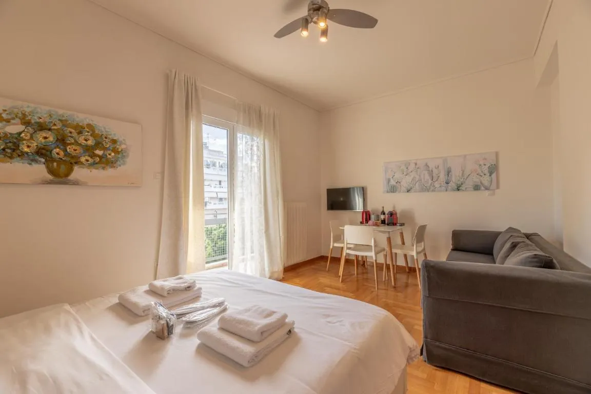 Image of Top sightseeing 3rd floor studio on a paved road!