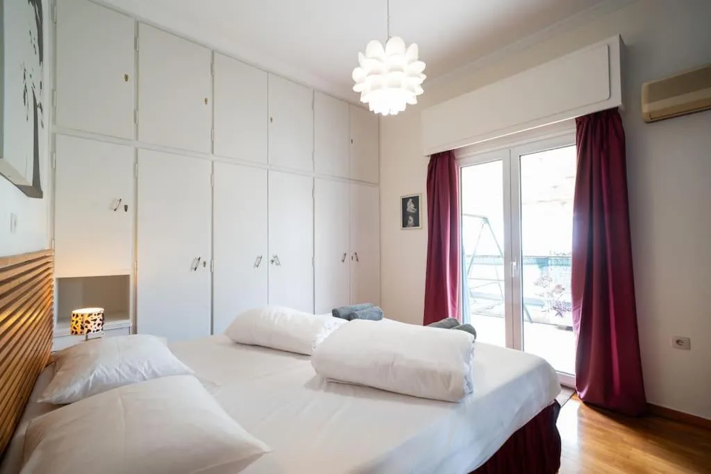 Image 6 of Twin Heights: A Retro Home for 3