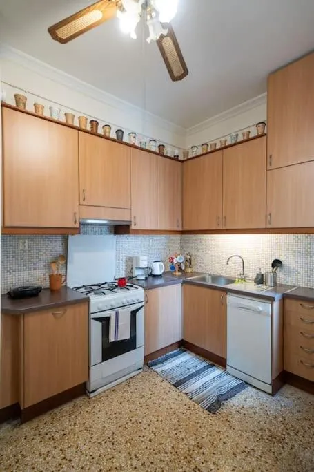 Image 4 of Twin Heights: A Retro Home for 3