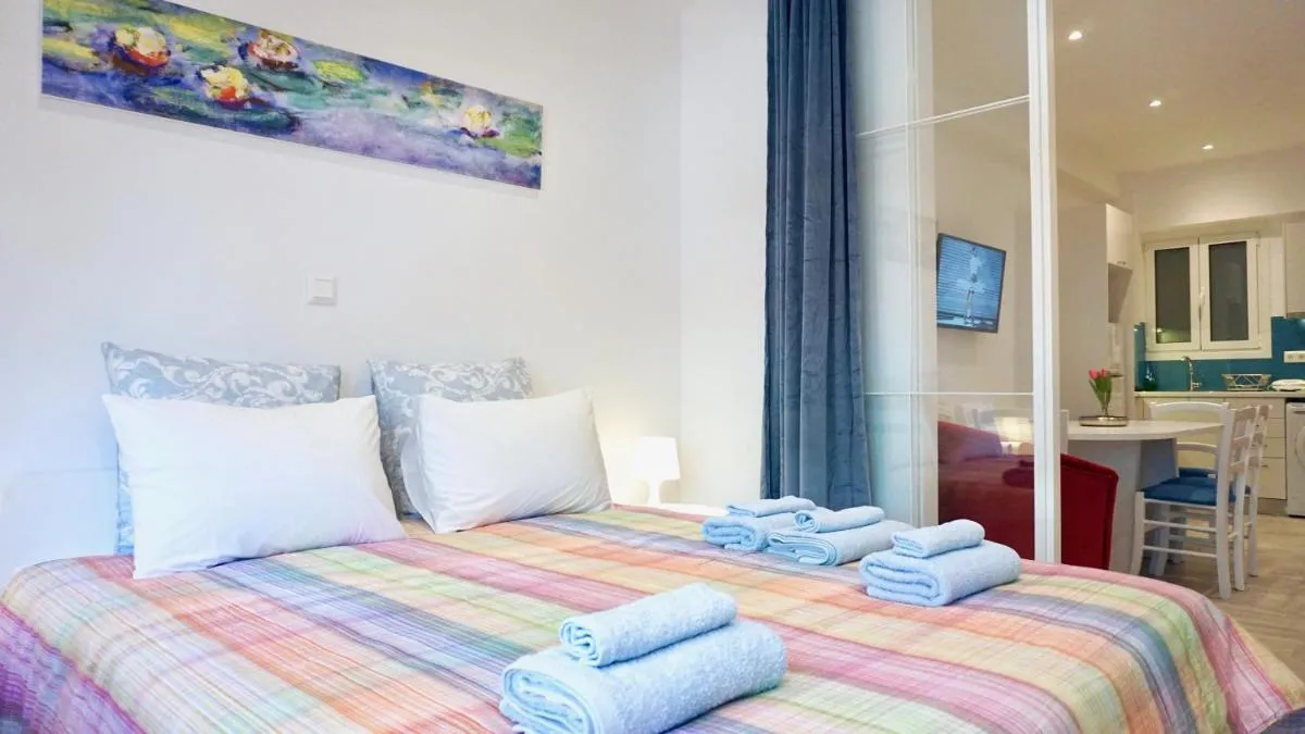 Image 1 of Vibrant & Cozy Apt in Athens