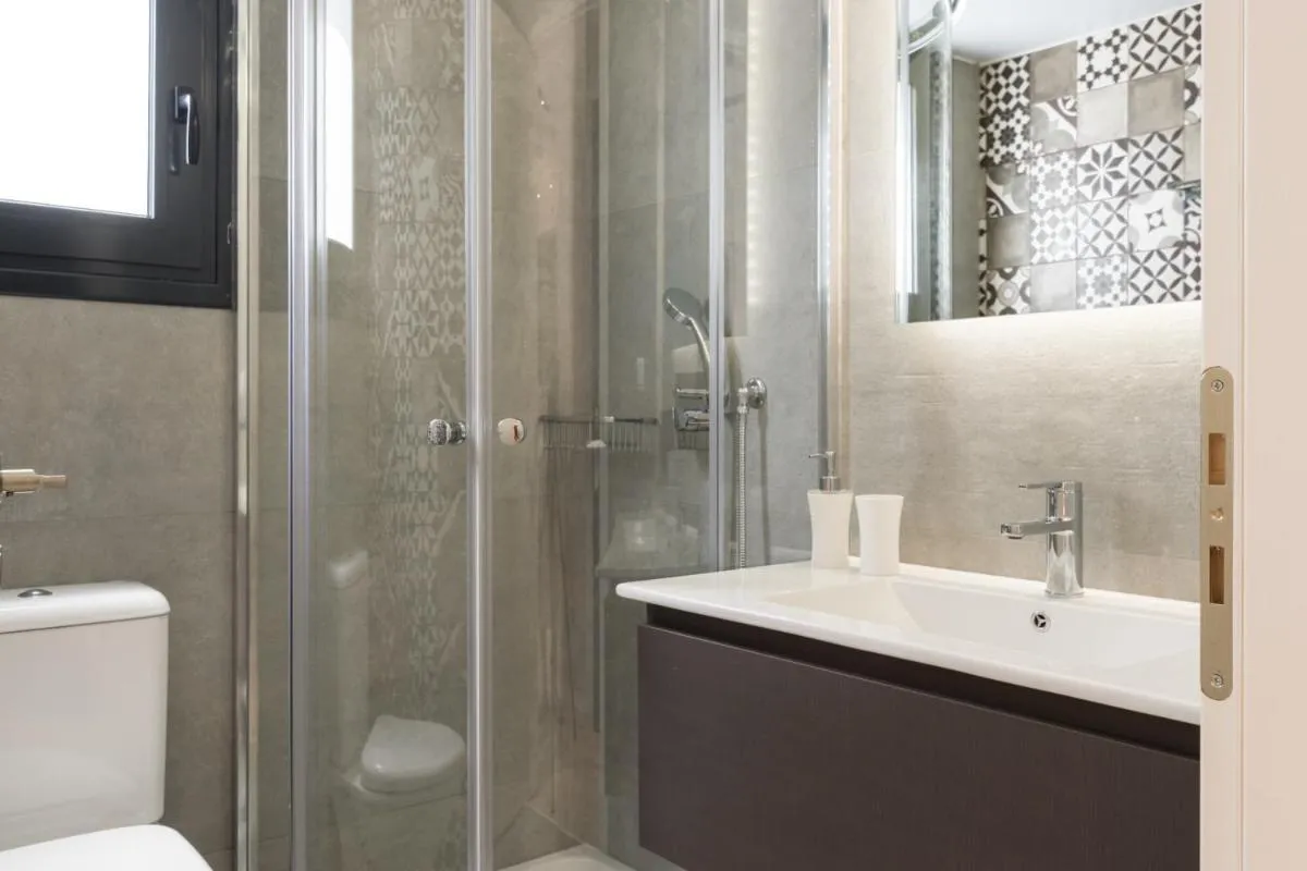 Image 2 of Voda Luxury Residence #402