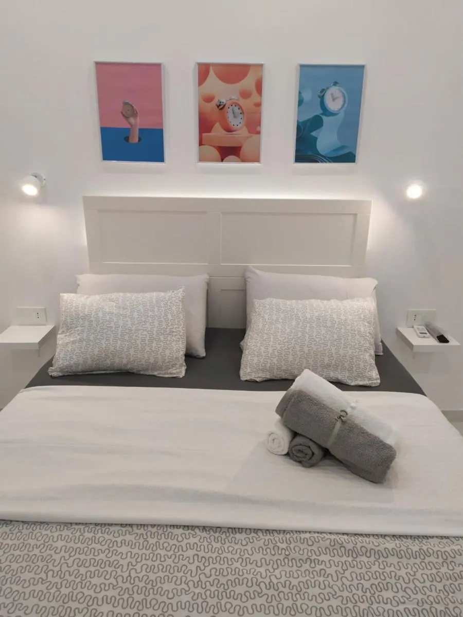 Image 5 of White Apartment Athens