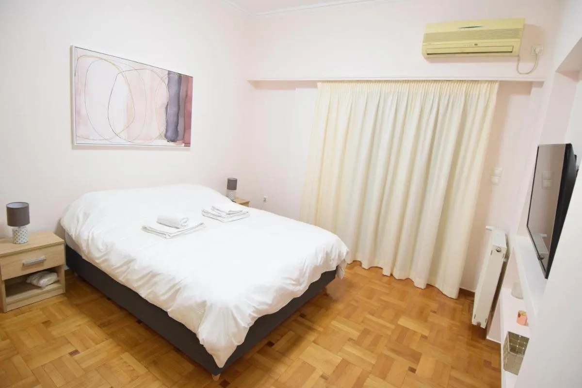 Image 6 of acropolis super cosy apartment